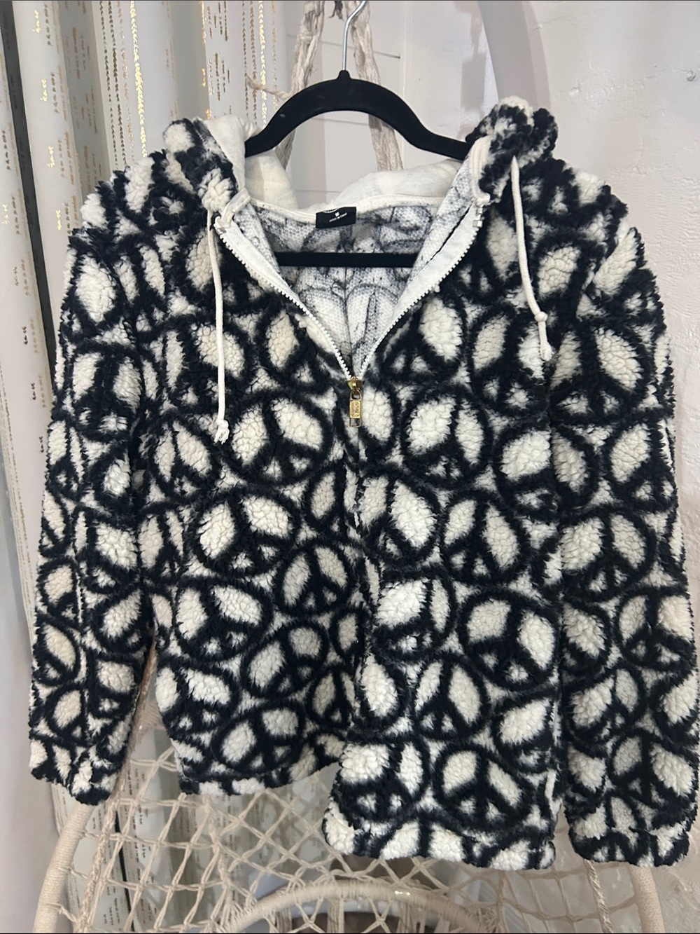 PacSun Black & White Peace Sign Sherpa Fleece Hoodie Medium